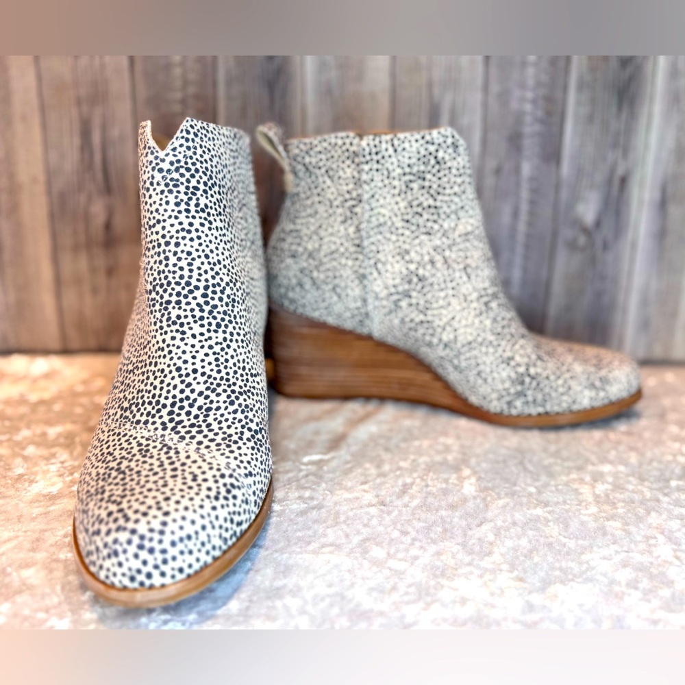 TOMS The Kallie size 9- color Macadamia